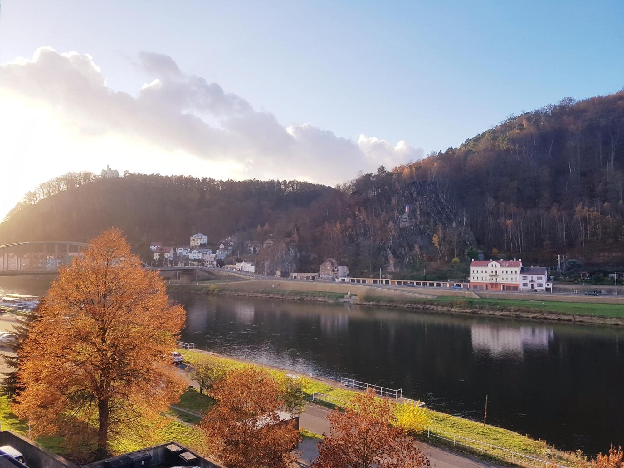 Utulny Apartman V Centru, S Krasnym Vyhledem Decin Buitenkant foto